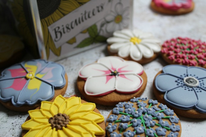 Biscuiteers Mother’s Day Bouquet Biscuit Tin Review