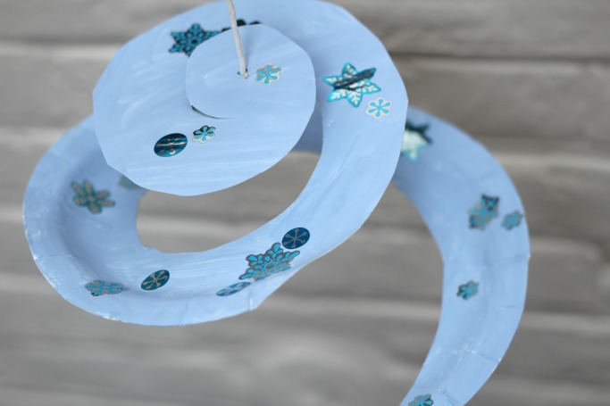 Snowflake Paper Plate Twirler