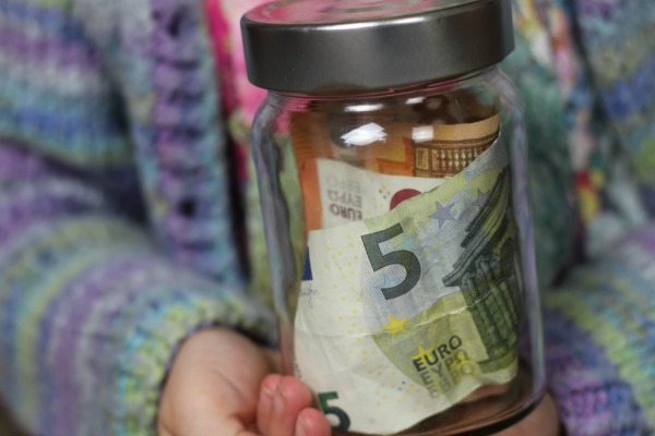 3 Easy Ways To Encourage Your Kids To Save Money