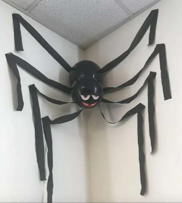 How to make an easy balloon giant spider for Halloween